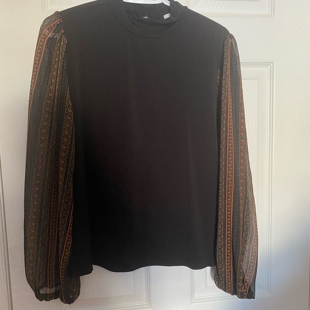 ✨Suzy Shier Black Top